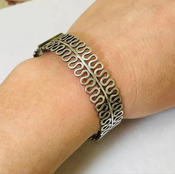 Vintage Sterling Simm Stamped Modernist Bracelet - Picture 3 of 7